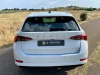 Usado Skoda Octavia Ambition 115 CV (84 kW) 2022 Blanco Familiar
