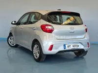 Usado Hyundai i10 67 CV (49 kW) 2021 Gris / plata Utilitario