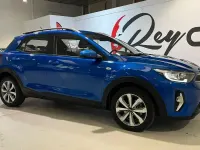Usado Kia Stonic 100 CV (73 kW) 2023 Azul SUV
