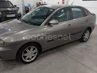 Usado Seat Cordoba Reference 100 CV (73 kW) 2004 Gris / plata Berlina