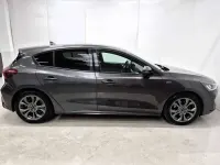 Usado Ford Focus ST-Line 155 CV (114 kW) 2023 Gris Utilitario