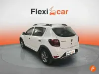Usado Dacia Sandero Comfort 90 CV (66 kW) 2019 Blanco Utilitario