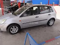 Usado Ford Fiesta 80 CV (58 kW) 2005 Blanco Utilitario