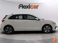 Usado Hyundai i30 100 CV (73 kW) 2024 Blanco Berlina
