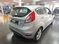 Usado Ford Fiesta Trend 82 CV (60 kW) 2016 Gris / plata Utilitario