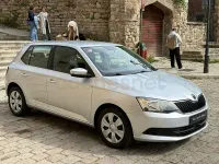 Usado Skoda Fabia Business Line 75 CV (55 kW) 2017 Gris / plata Berlina