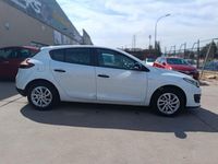 Usado Renault Mégane LIMITED 115 CV (84 kW) 2015 Blanco Berlina
