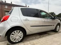 Usado Renault Clio II Authentique 70 CV (51 kW) 2011 Gris / plata Berlina