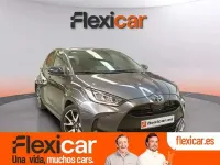 Usado Toyota Yaris Active 116 CV (85 kW) 2022 Gris Utilitario