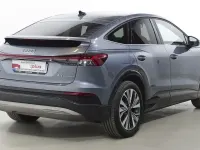 Usado Audi Q4 e-tron Ambiente 150 kW (204 HP) 2022 Azul SUV