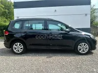 Usado VW Touran Life 150 CV (110 kW) 2023 Negro Monovolumen