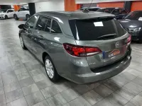Usado Opel Astra Business 110 CV (80 kW) 2017 Gris Familiar