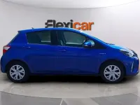 Usado Toyota Yaris Hybrid Active 100 CV (73 kW) 2020 Azul Berlina