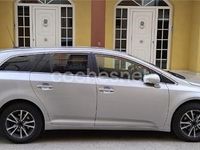 Usado Toyota Avensis Comfort 124 CV (91 kW) 2014 Gris / plata Familiar