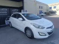 Usado Hyundai i30 100 CV (73 kW) 2014 Blanco Berlina