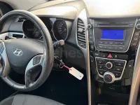 Usado Hyundai i30 Style 135 CV (99 kW) 2013 Beige Berlina