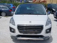 Usado Peugeot 3008 Allure 131 CV (96 kW) 2016 Blanco Monovolumen