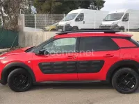 Usado Citroën C4 Feel 100 CV (73 kW) 2017 Rojo Berlina