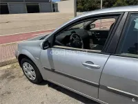 Usado Renault Mégane Authentique 85 CV (62 kW) 2007 Gris / plata Berlina