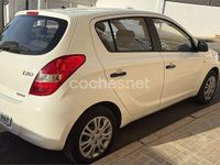 Usado Hyundai i20 Comfort 75 CV (55 kW) 2010 Blanco Utilitario