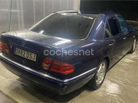 Usado Mercedes E300 Avantgarde 177 CV (130 kW) 1997 Azul Berlina