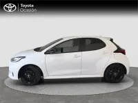 Usado Toyota Yaris Hybrid Style 116 CV (85 kW) 2022 Blanco Monovolumen