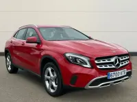 Usado Mercedes GLA180 122 CV (89 kW) 2019 Rojo SUV