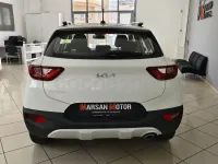 Usado Kia Stonic 84 CV (61 kW) 2023 Blanco SUV