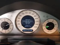 Usado Mercedes E220 Avantgarde 150 CV (110 kW) 2005 Azul Berlina