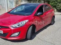 Usado Hyundai i30 90 CV (66 kW) 2015 Rojo Berlina