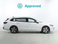 Usado VW Passat Business 150 CV (110 kW) 2024 Blanco Familiar