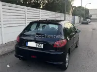 Usado Peugeot 206 70 CV (51 kW) 2006 Negro Berlina