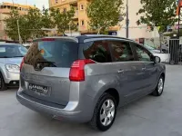 Usado Peugeot 5008 120 CV (88 kW) 2016 Gris Monovolumen