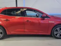 Usado Renault Mégane Zen 139 CV (102 kW) 2021 Rojo Utilitario