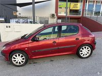 Usado Peugeot 206 110 CV (80 kW) 2002 Rojo Berlina