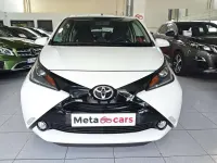 Usado Toyota Aygo X-play 69 CV (50 kW) 2016 Blanco Utilitario