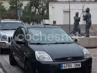 Usado Ford Fiesta 100 CV (73 kW) 2005 Negro Utilitario