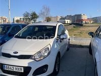 Usado Kia Rio 84 CV (61 kW) 2014 Blanco Berlina