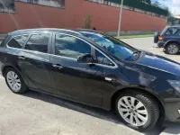 Usado Opel Astra Business 110 CV (80 kW) 2013 Negro Familiar