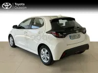Usado Toyota Yaris Hybrid Business Edition 116 CV (85 kW) 2022 Blanco Berlina