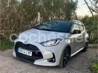 Usado Toyota Yaris Hybrid Edition 116 CV (85 kW) 2022 Gris / plata Berlina