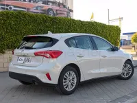 Usado Ford Focus Titanium 150 CV (110 kW) 2020 Gris / plata Berlina