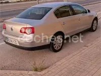 Usado VW Passat Advance 105 CV (77 kW) 2008 Gris / plata Berlina