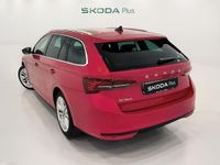 Usado Skoda Octavia 150 CV (110 kW) 2025 Rojo Familiar