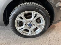 Usado Ford Fiesta Trend 100 CV (73 kW) 2017 Gris / plata Berlina
