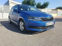 Usado Skoda Fabia Style 95 CV (69 kW) 2018 Azul Berlina