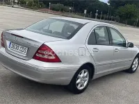 Usado Mercedes C200 Elegance 163 CV (119 kW) 2003 Gris / plata Berlina