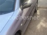 Usado Peugeot 206 90 CV (66 kW) 2005 Gris / plata Berlina