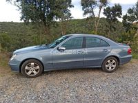 Usado Mercedes E240 Avantgarde 177 CV (130 kW) 2005 Azul Berlina