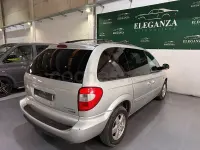 Usado Chrysler Voyager 150 CV (110 kW) 2007 Gris / plata Monovolumen